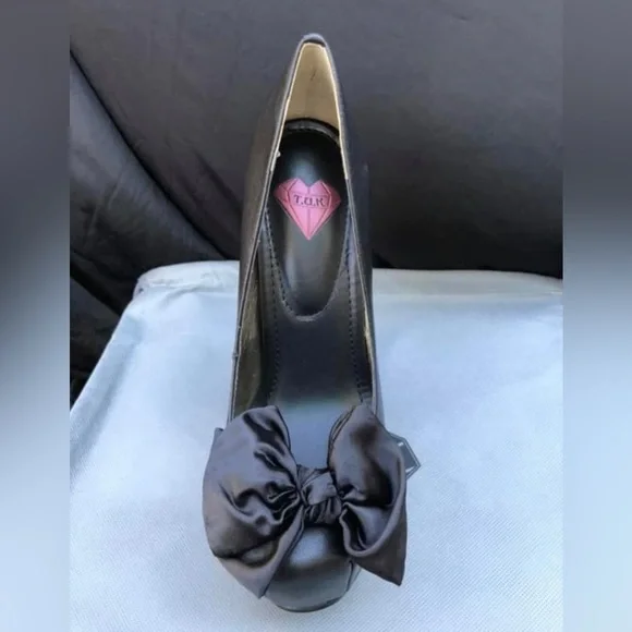 TUK Black Ribbon Platform (NEW) - Picture 3 of 6